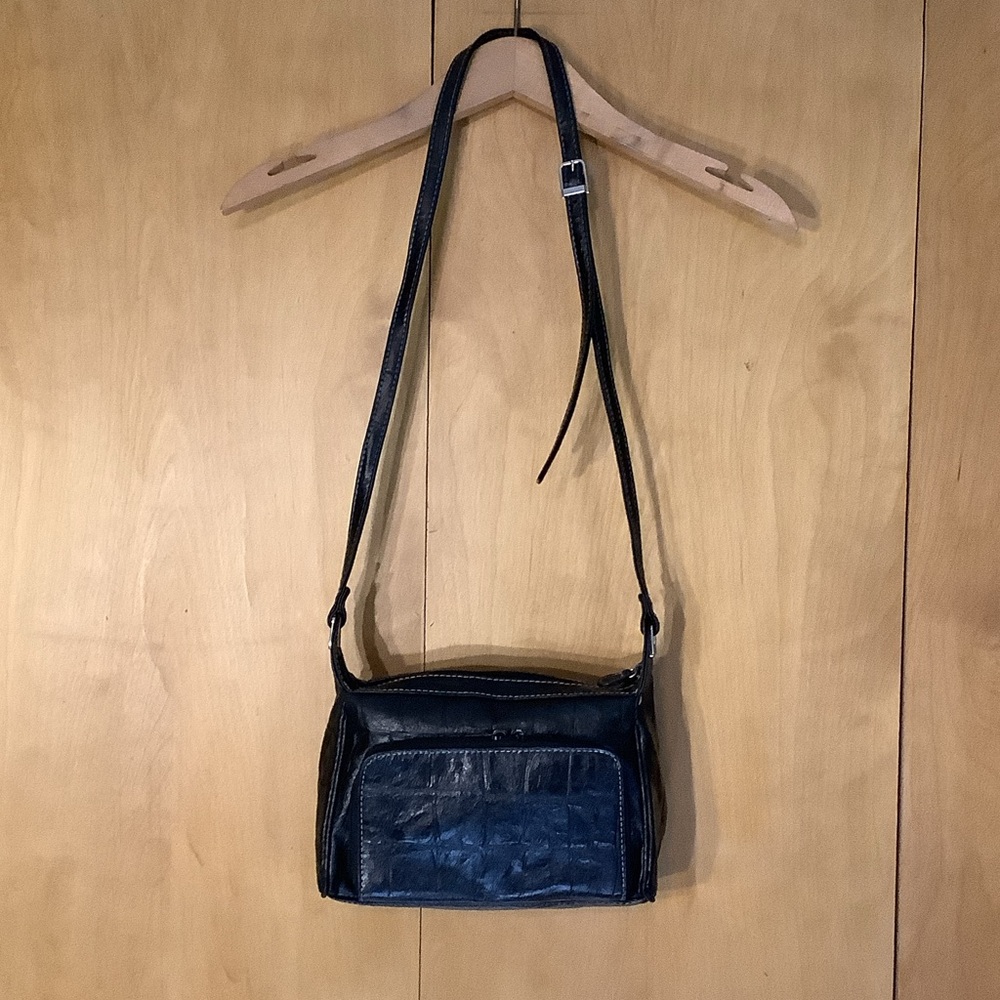 Koltov black vegan leather crocodile embossed crossbody, EUC